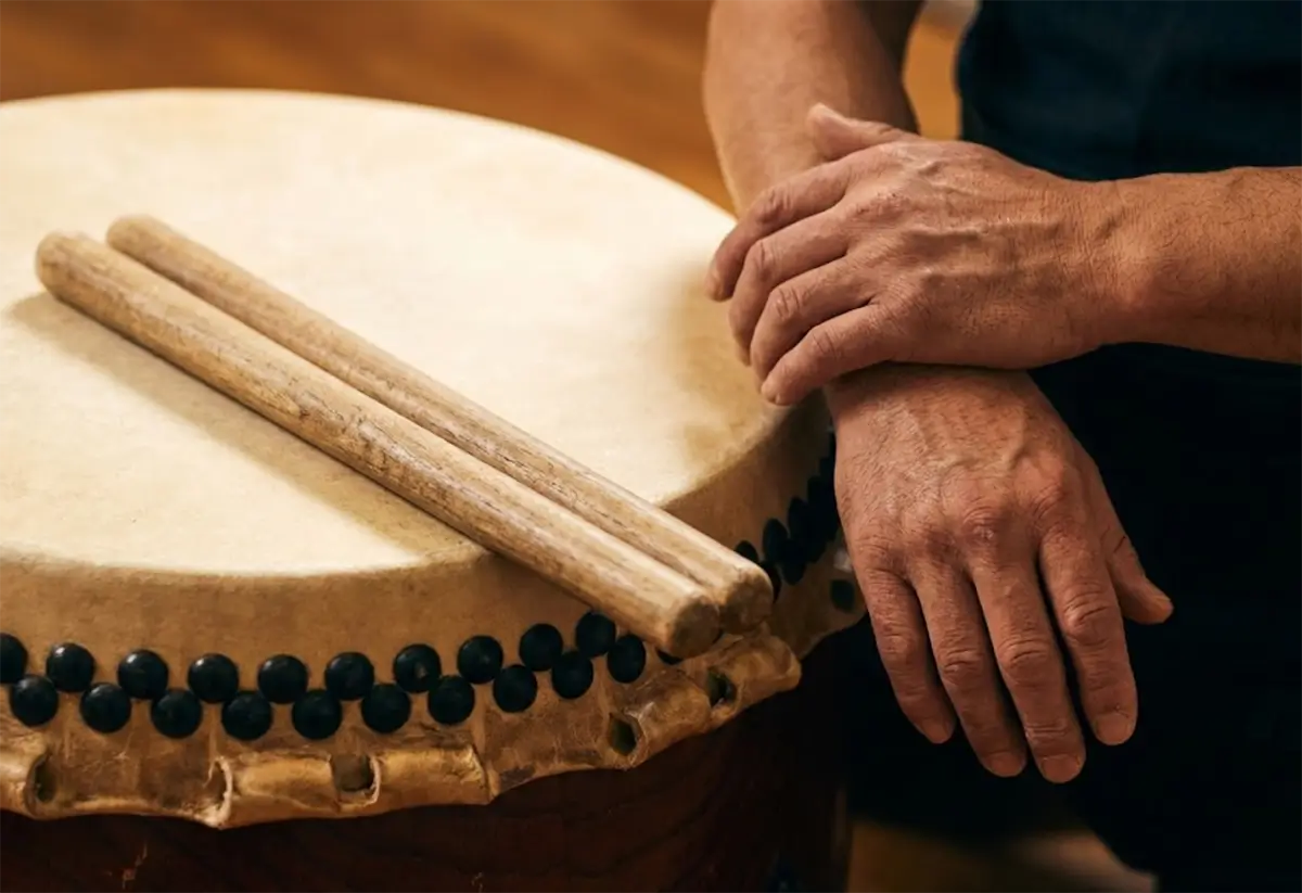 Craftsman testing bachi on a taiko drum