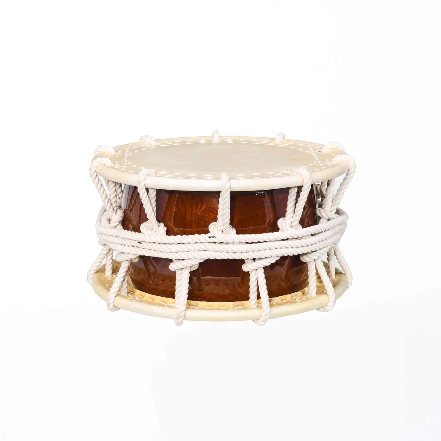 JINLEI 2Cyougake Shime Daiko rope drum front view showing natural cowhide drumhead with stitched leather rim, white twisted rope tension lacing with decorative knots and amber lacquered wood shell