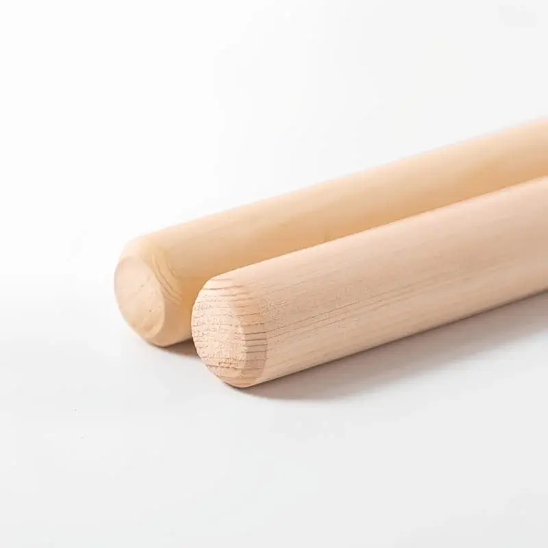 A pair of light-colored JINLEI hardwood taiko bachi resting against a plain white background, highlighting the natural wood grain. They are presented as a balanced choice for drummers.