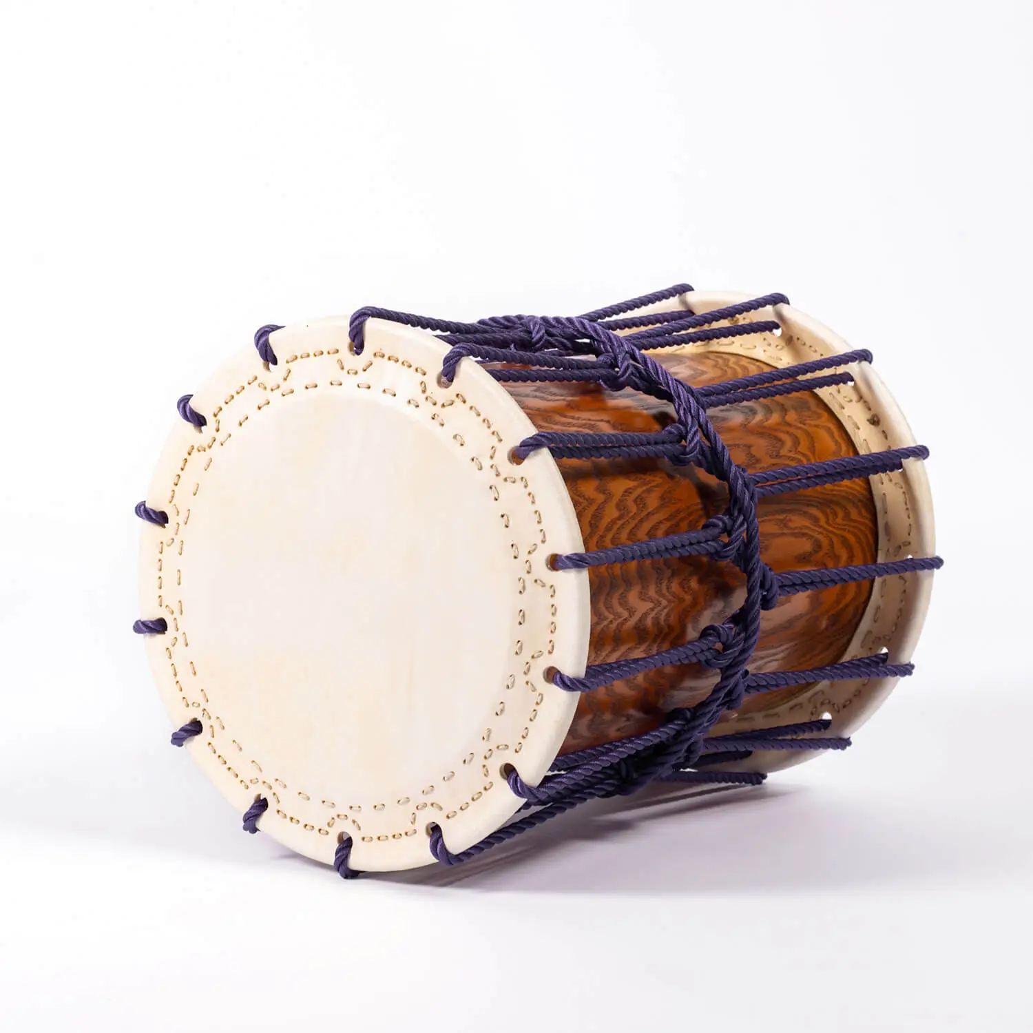 JINLEI katsugi shime daiko, natural wood grain shell with navy rope tuning and cowhide heads, side angle view