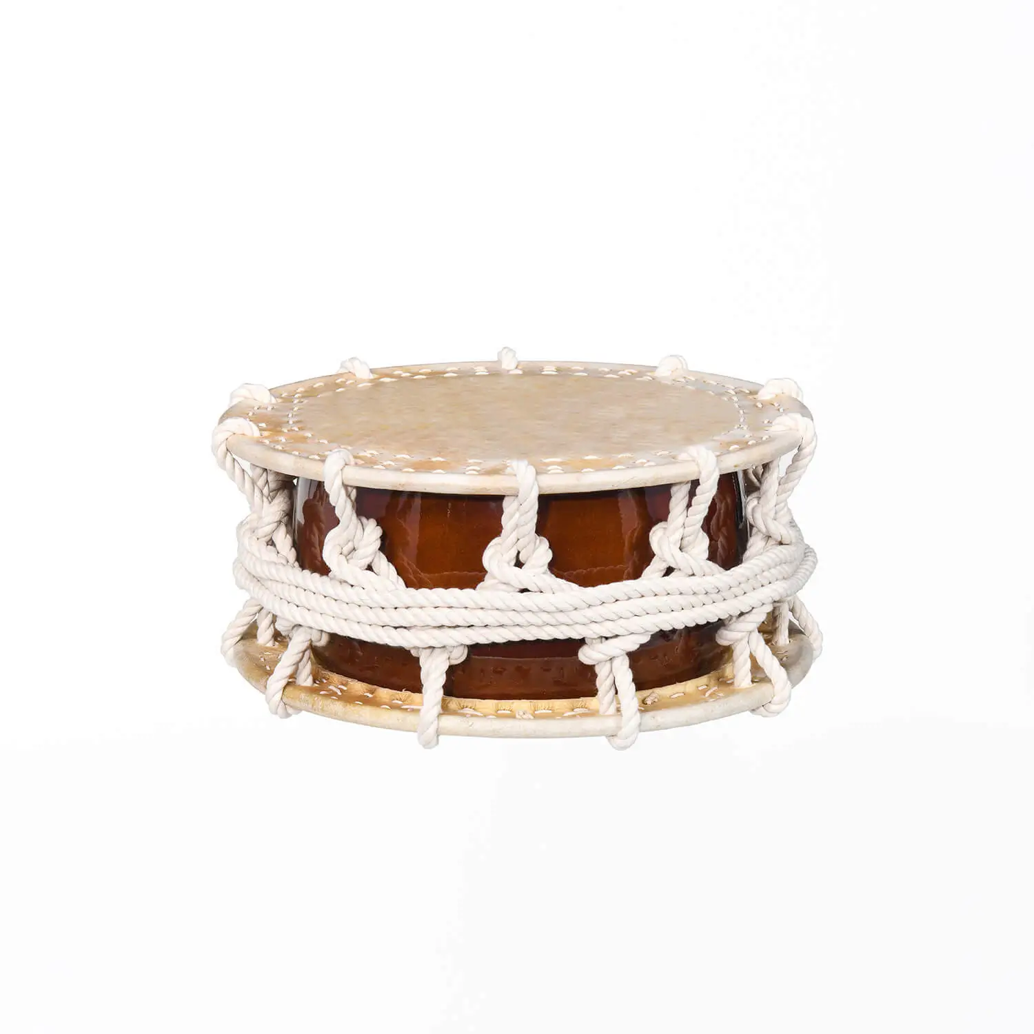 JINLEI Namitsuke Shime Daiko drum front view showing natural cowhide drumhead, white twisted rope tension lacing with decorative knots around amber lacquered wood shell