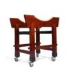 JINLEI O-Daiko Four-Pillar Stand full view showing mahogany wood frame with dual curved drum cradles, rope padding, black metal corner brackets and lockable swivel caster wheels